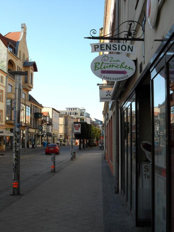 Pension Zum Blumchen Schwerin  Esterno foto