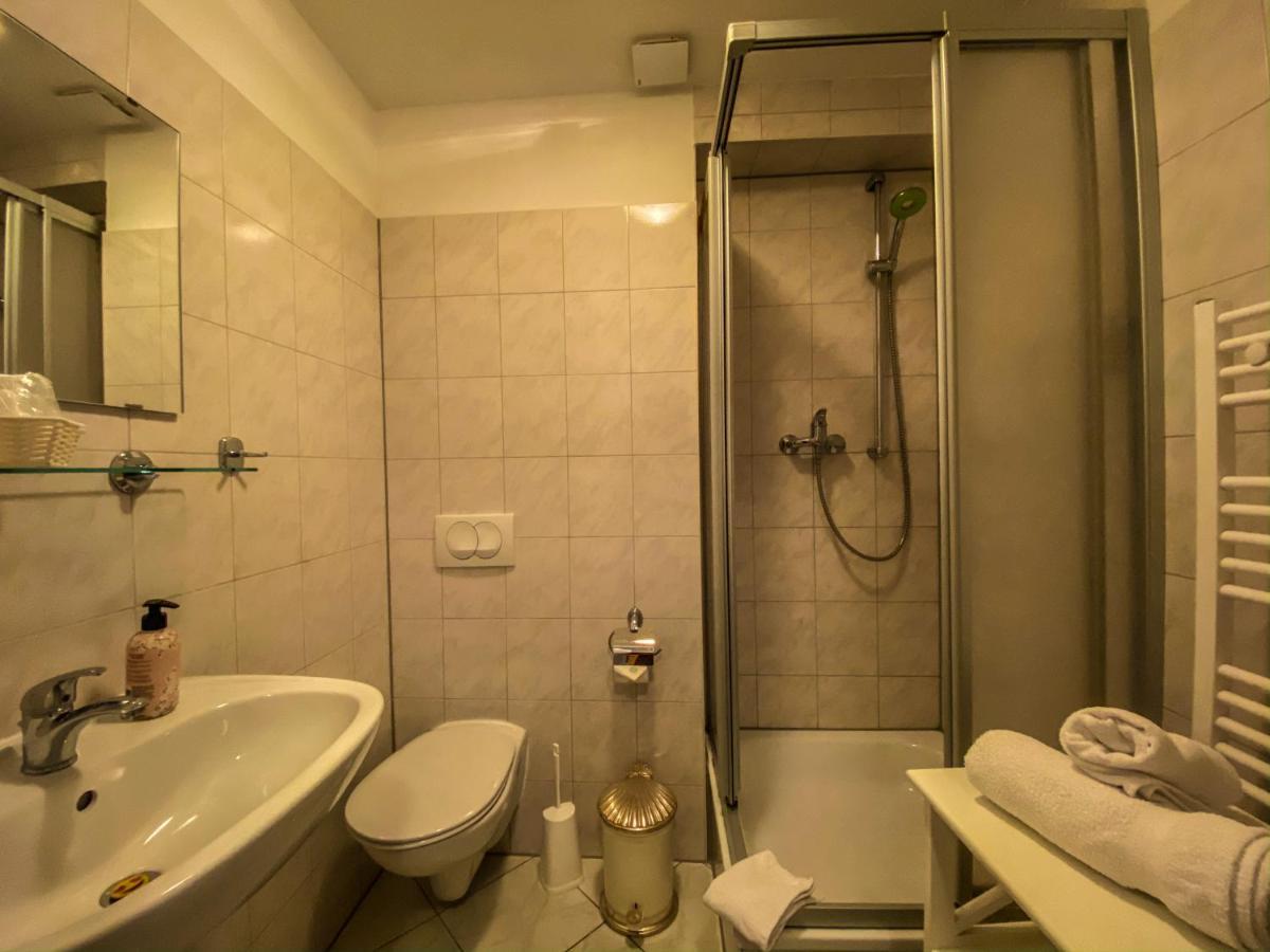 Pension Zum Blumchen Schwerin  Esterno foto