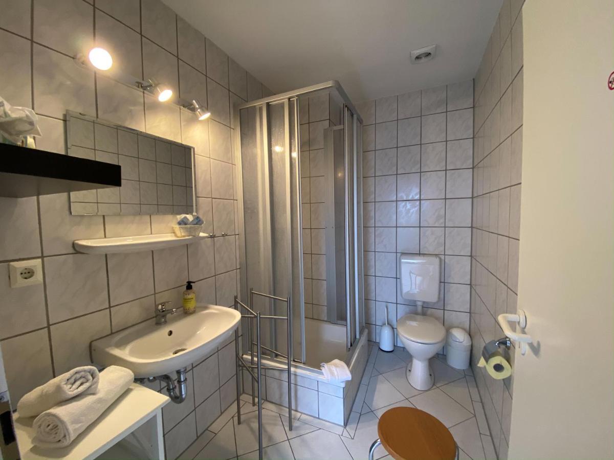 Pension Zum Blumchen Schwerin  Esterno foto
